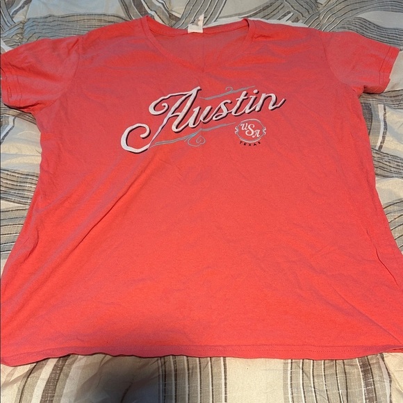Tops - Austin, Tx Graphic T-Shirt in Coral Size XL